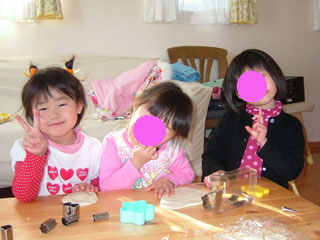 お友達が出来てほっとしたよー、って言うかお友達いないとか言うんだけどめっちゃクラスの全員と仲良しなんだよねぇ心配して損したぞ（−−；）