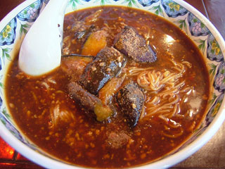 麺が伸びてたんだけどなんか別にこの店だと大丈夫なんだよね、オイシイの(^^;)
