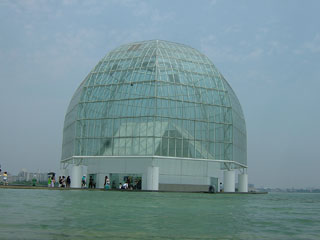 この建物好きだぁ何かわくわくするw