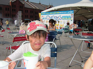 暑さと眩しさで目が開かない長男７歳♪