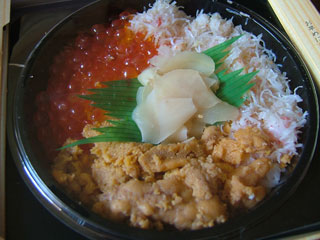 万紀注文の海鮮丼、新千歳空港?かな、美味っ
