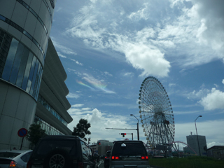 何でこんな写真を?って思うかもしれないけど実は真中に超かっこいい虹が出ているのだ♪だけどあんま見えないや(T-T)