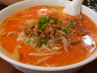 エビの風味がステキです、一口目は甘い、二口目は辛い、コクもあって良いバランス♪