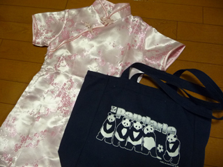 買ったは良いんだけどどこに着ていくんだ!っていう私のチャイナドレスもそうなんだけど本当に着る機会ないよねwでも可愛いから買っちまったんだよー