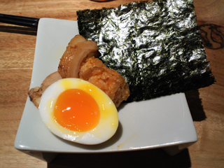 トッピング、最後はこれ入れてラーメンライスっす