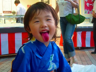 鮮やかなピンク舌も本人はピンク大好きだから気に入ったみたい（＾＾；）変な前髪もいたについてきたかもｗ