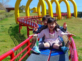 ローラー滑り台、対象年齢表示に気が付かず滑ってしまった・・楽しかった♪