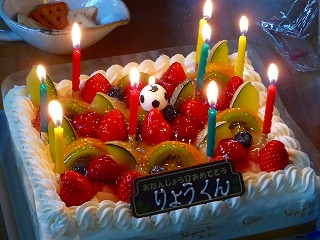 人数が多かったので今年は巨大ケーキでした（＾＾）美味しかったっ♪